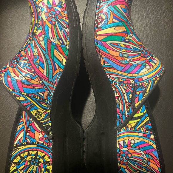 Sanita patent multi-color closed back clogs. Size 41 - Picture 6 of 7